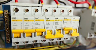 Монтаж УЗО - установка по доступной цене от 370 руб в Орле от ЭлектроОрл